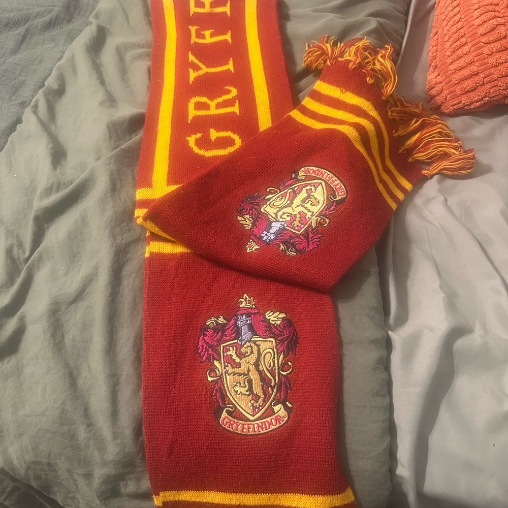 Wizarding world of Harry Potter Gryffindor Scarf
